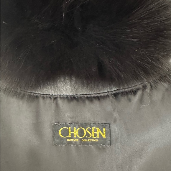 Luxurious Black Fur-Trimmed Leather Jacket - Picture 7 of 7